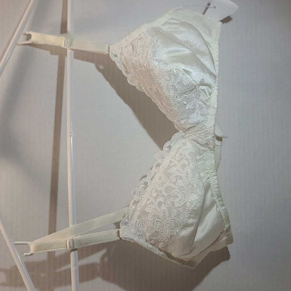 34 B Wacoal bra 85309 no underwire